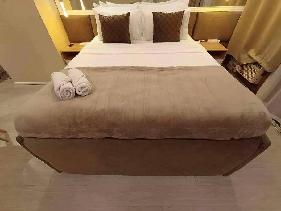 Apartment Citadel Inn A4 Central Nightlife Makati Free Pool Manila Philippines